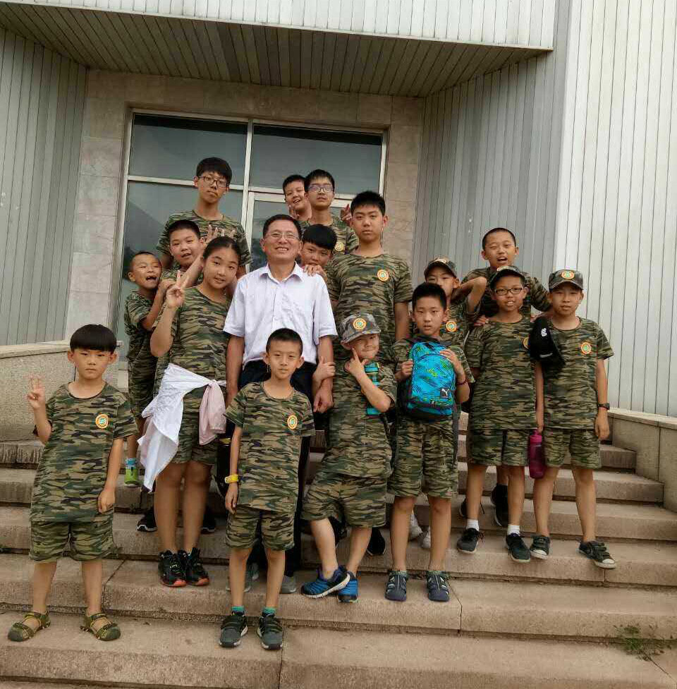 陳老師和學(xué)員們合影.jpg